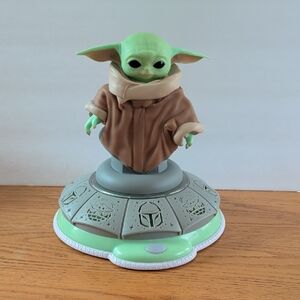 Pre-owned Disney Star Wars baby Yoda lights and sound Different words and colors